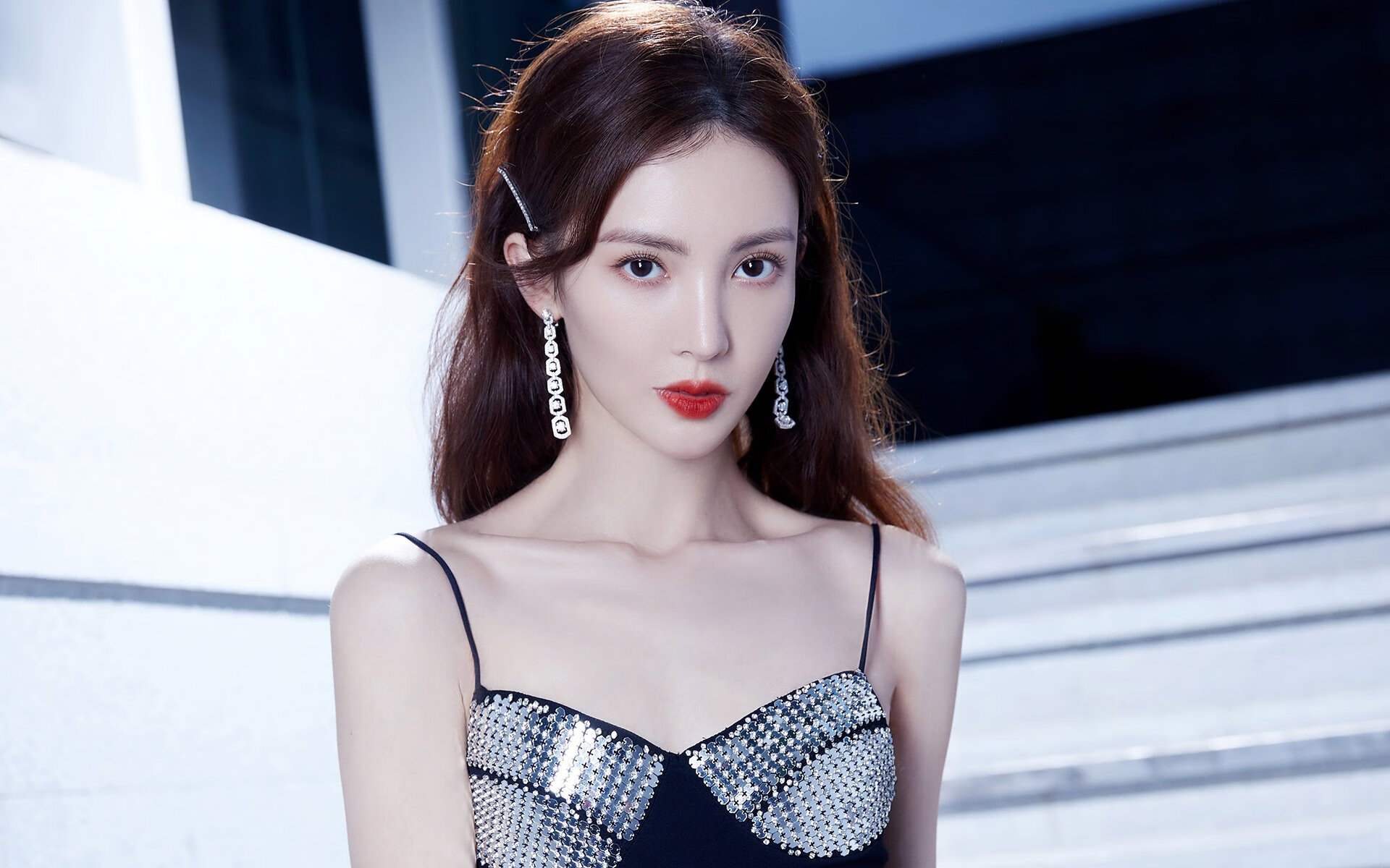 “明星投手再创奇迹，完美无失分助力球队升至榜首”